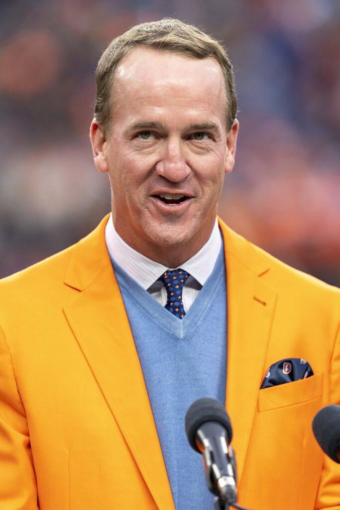 Peyton Manning im goldenen Hall-of-Fame-Sakko