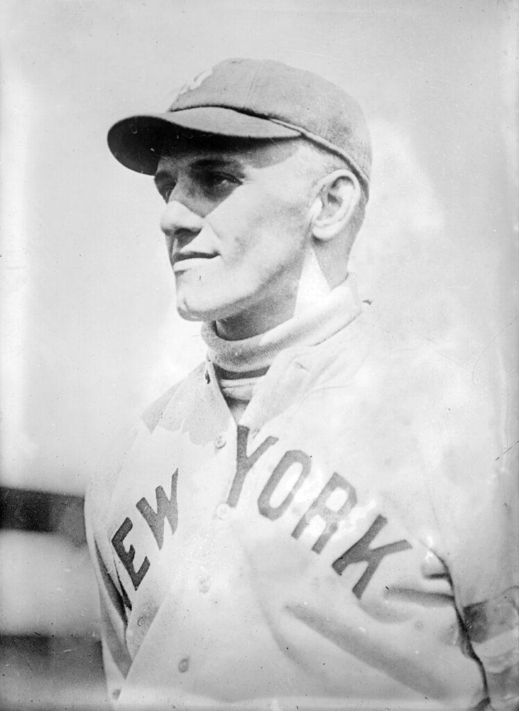 George Halas in einer historischen Aufnahme in New-York-Baseballuniform